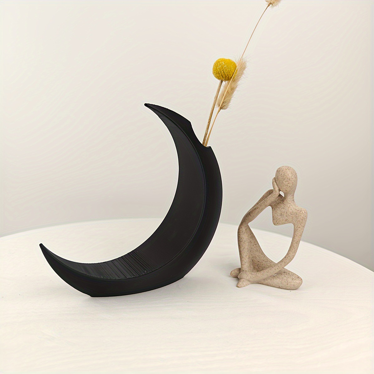 Two fashionable moon-style vas - Home Office With Two Desks reseña y precio